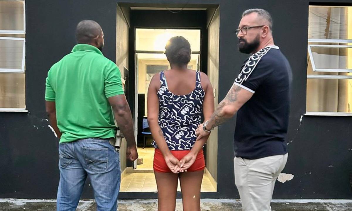 Mulher é presa na BA após deixar filhos sozinhos em casa por cinco dias 