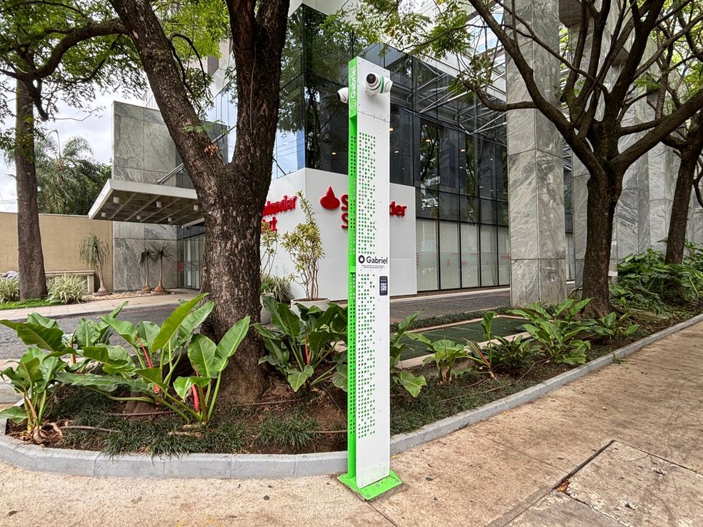 Totem de câmera de vigilância da Gabriel instalado na região do Brooklin, na Zona Sul de São Paulo — Foto: Darlan Helder/g1