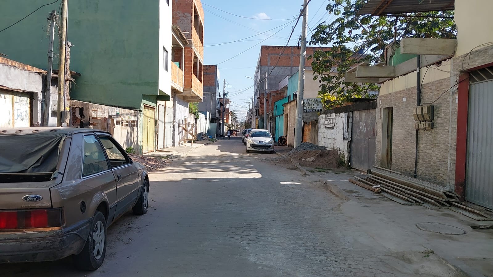 Homem é assassinado a tiros no meio da rua em Vila Velha, ES