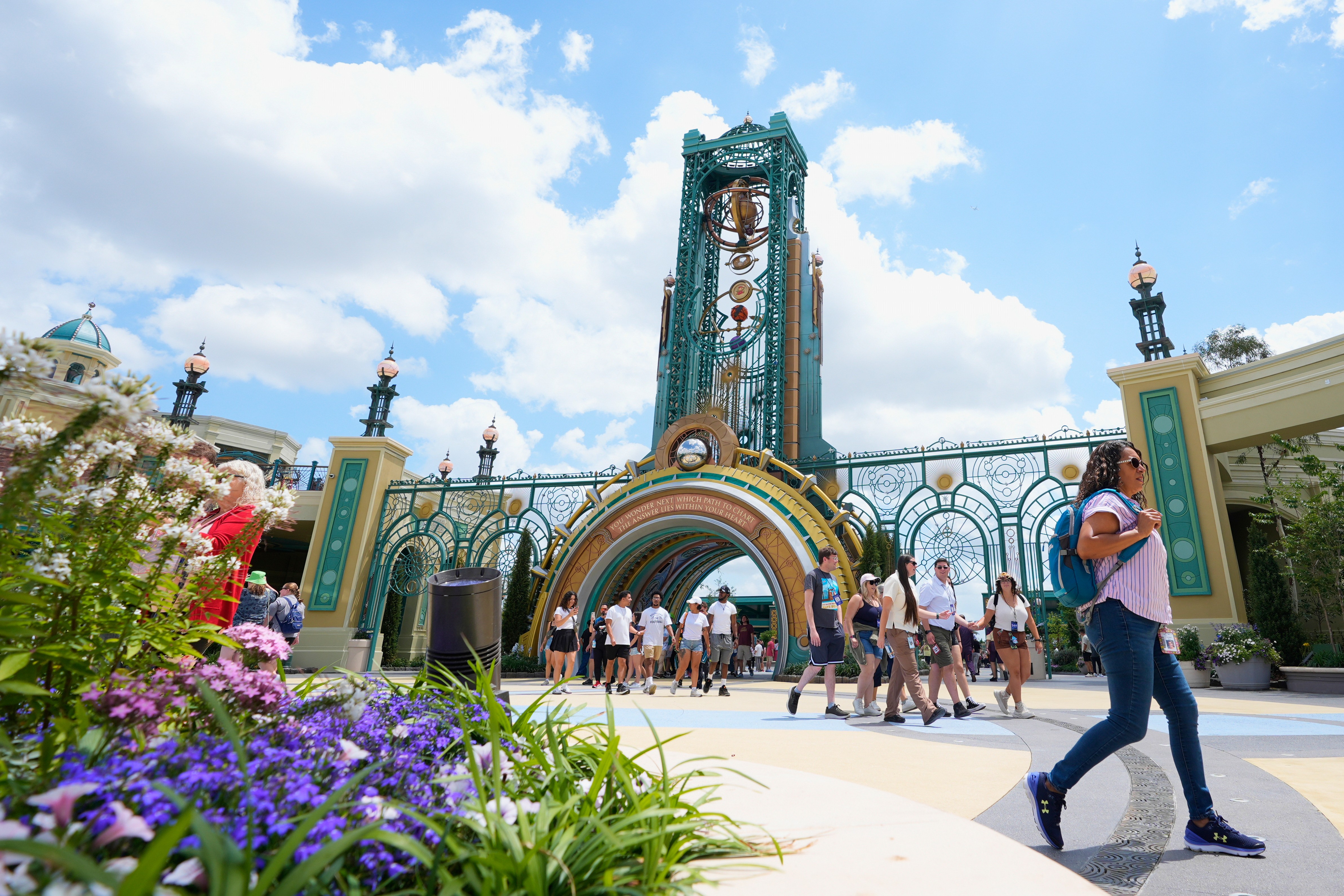 Homem morre após andar em montanha-russa no novo parque da Universal em Orlando