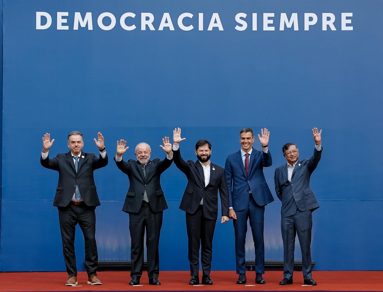 Em cúpula sobre democracia, Lula pede atuação conjunta diante do 'extremismo' que tenta 'reeditar práticas intervencionistas'
