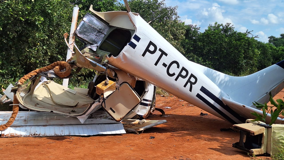 Aeronave que fez pouso forçado em Santa Cruz do Rio Pardo ficou danificada — Foto: Amanda Sanches/TV TEM