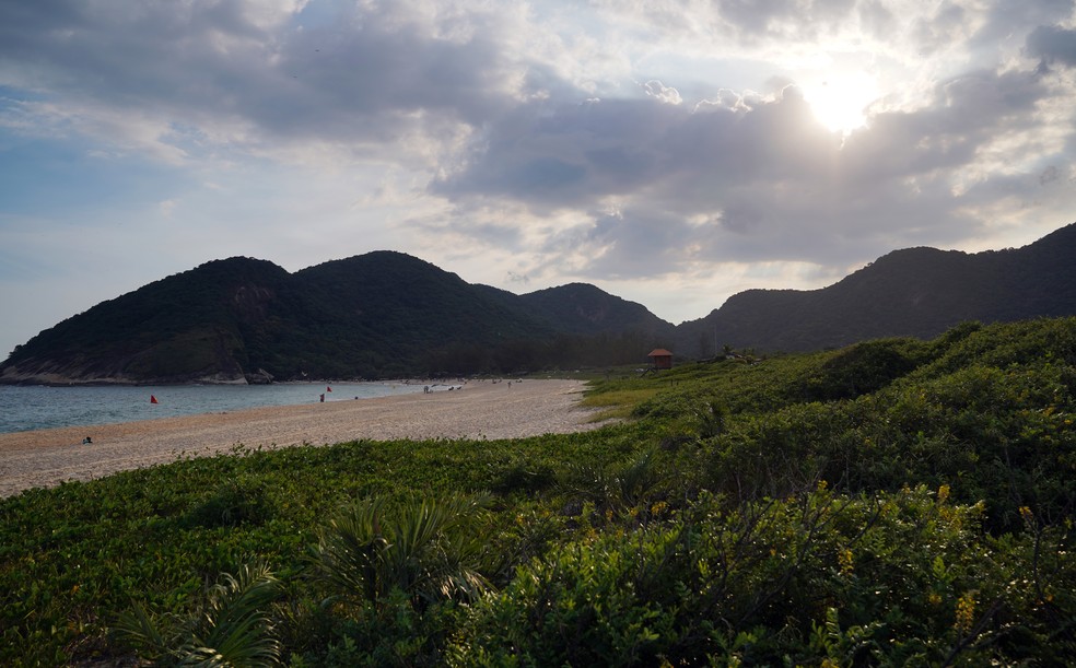 Fim da tarde na Praia de Grumari, Zona Oeste do Rio — Foto: Marcos Serra Lima/g1