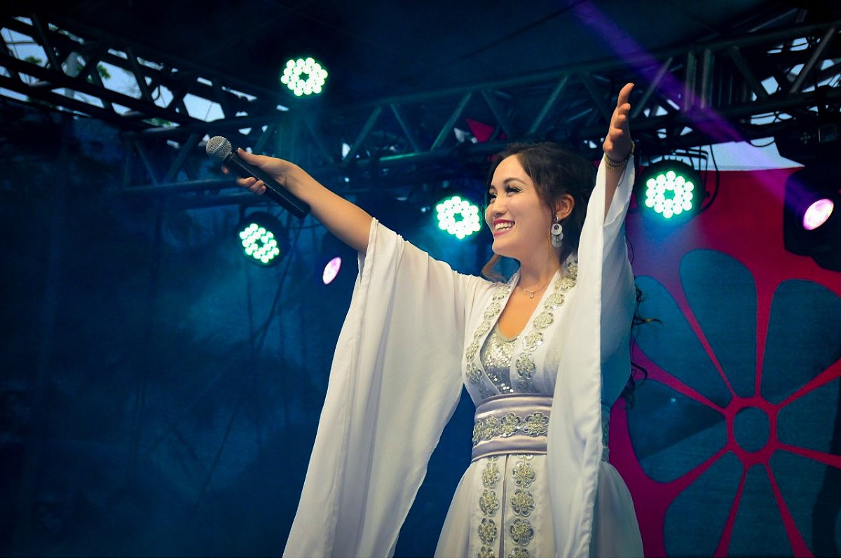 Festival japonês reúne gastronomia, cosplay e atrações gratuitas em Guarujá; veja a programação