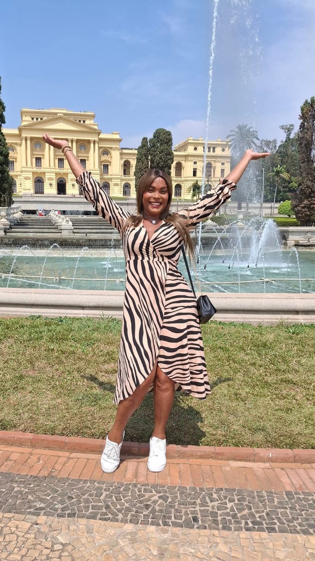 Carreta com carga de calcário tomba na Avenida Juscelino Kubitschek, em  Presidente Prudente | G1