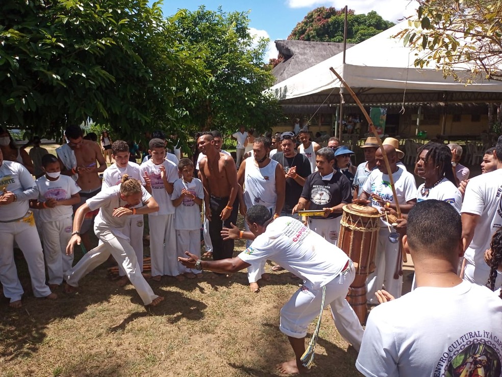 Pesquisadora investiga a história de mulheres na capoeira