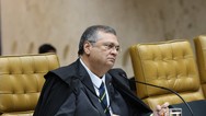 Defesa de Flávio Bolsonaro tentou quatro vezes redirecionar de Dino para Mendonça investigação sobre 'Dark Horse'