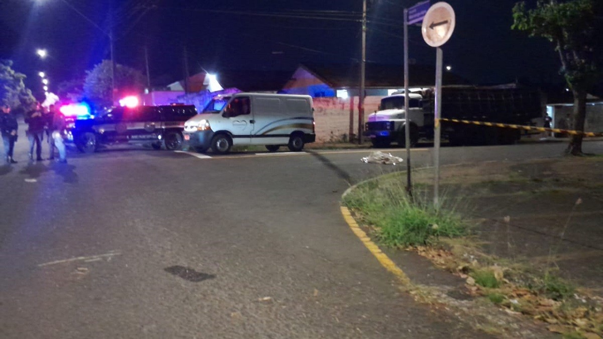 Ônibus escolar atropela e mata idosa em Catanduva