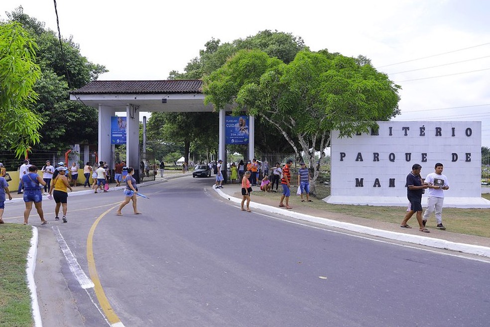 Cemitérios de Manaus recebem grande fluxo de pessoas durante domingo de Dia  dos Pais | Amazonas | G1