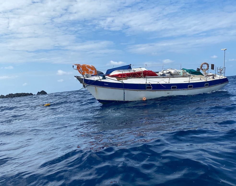 Velejador foi resgatado a cerca de mil km do Rio Grande do Norte — Foto: Marinha do Brasil/Divulgação