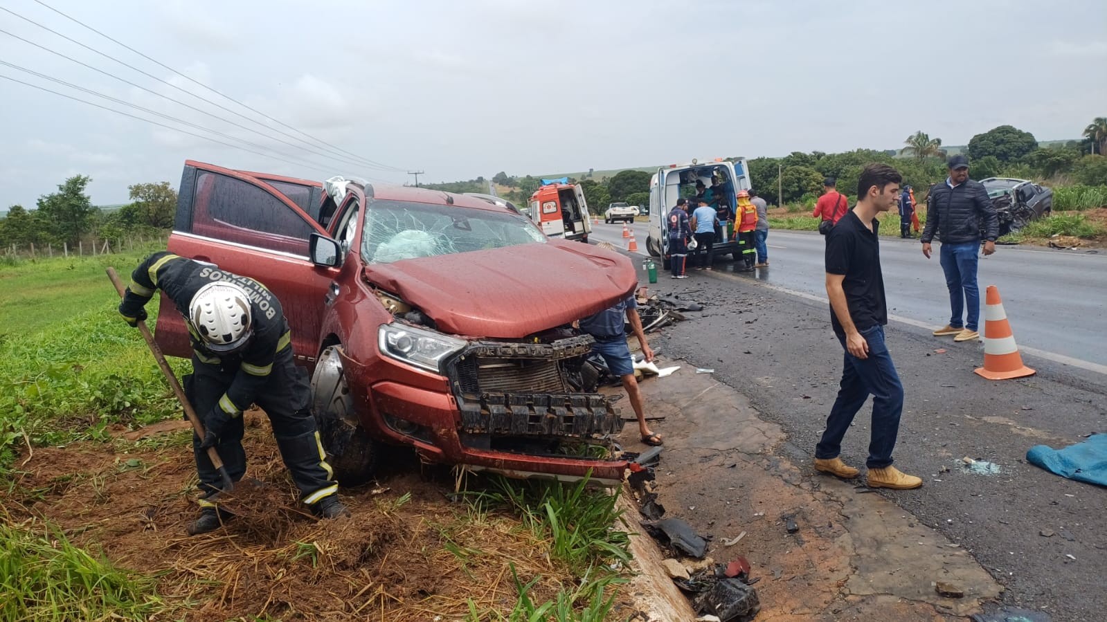 Idoso de 72 anos morre e casal fica ferido após batida entre caminhonetes no oeste da Bahia 