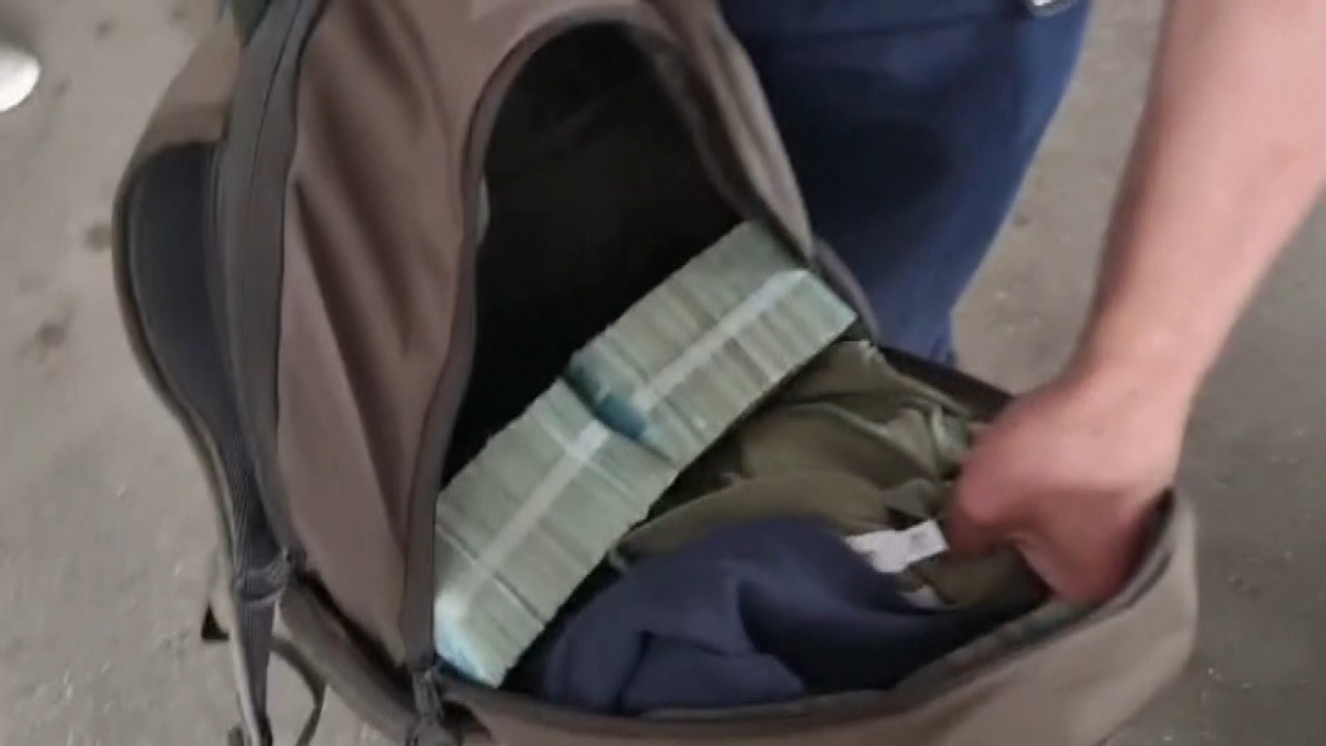 Polícia investiga movimentação de R$ 6 milhões em dinheiro vivo por empresa contratada em programa de regularização de moradias no PR