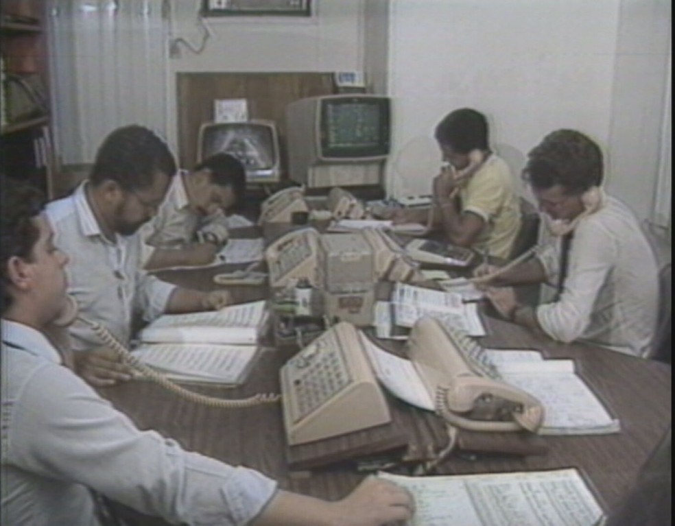 Funcionários da Bolsa de Valores do Rio em 1985 — Foto: Reprodução TV Globo