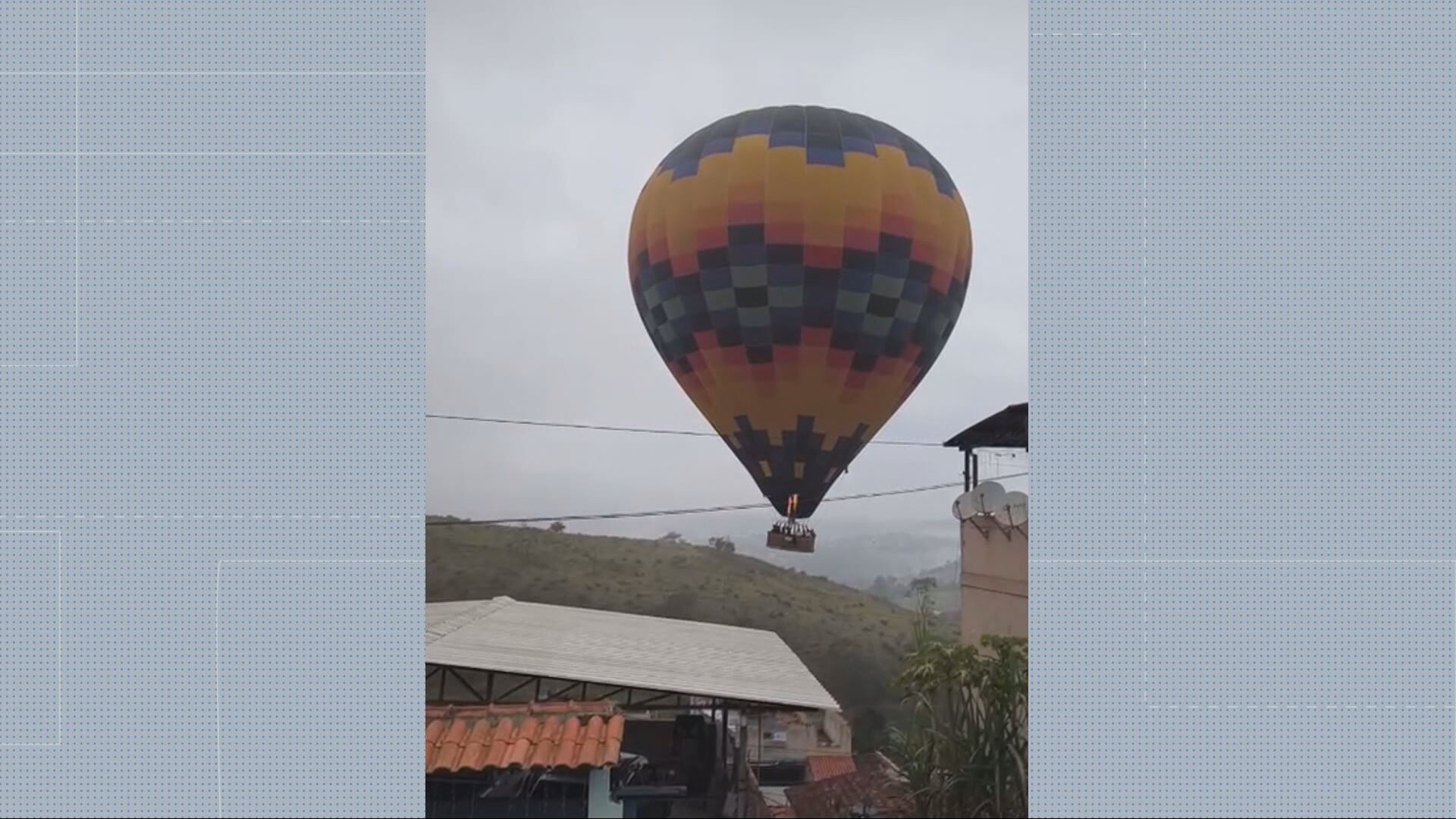 Pouso de balão perto de linha férrea chama atenção de moradores em Itabirito; VÍDEO