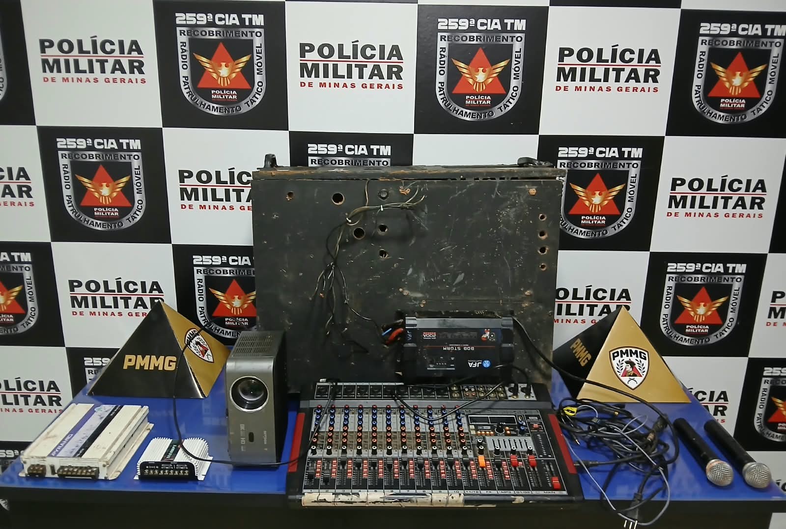 Três homens são presos após furto em quiosque de Pirapora; materiais são recuperados