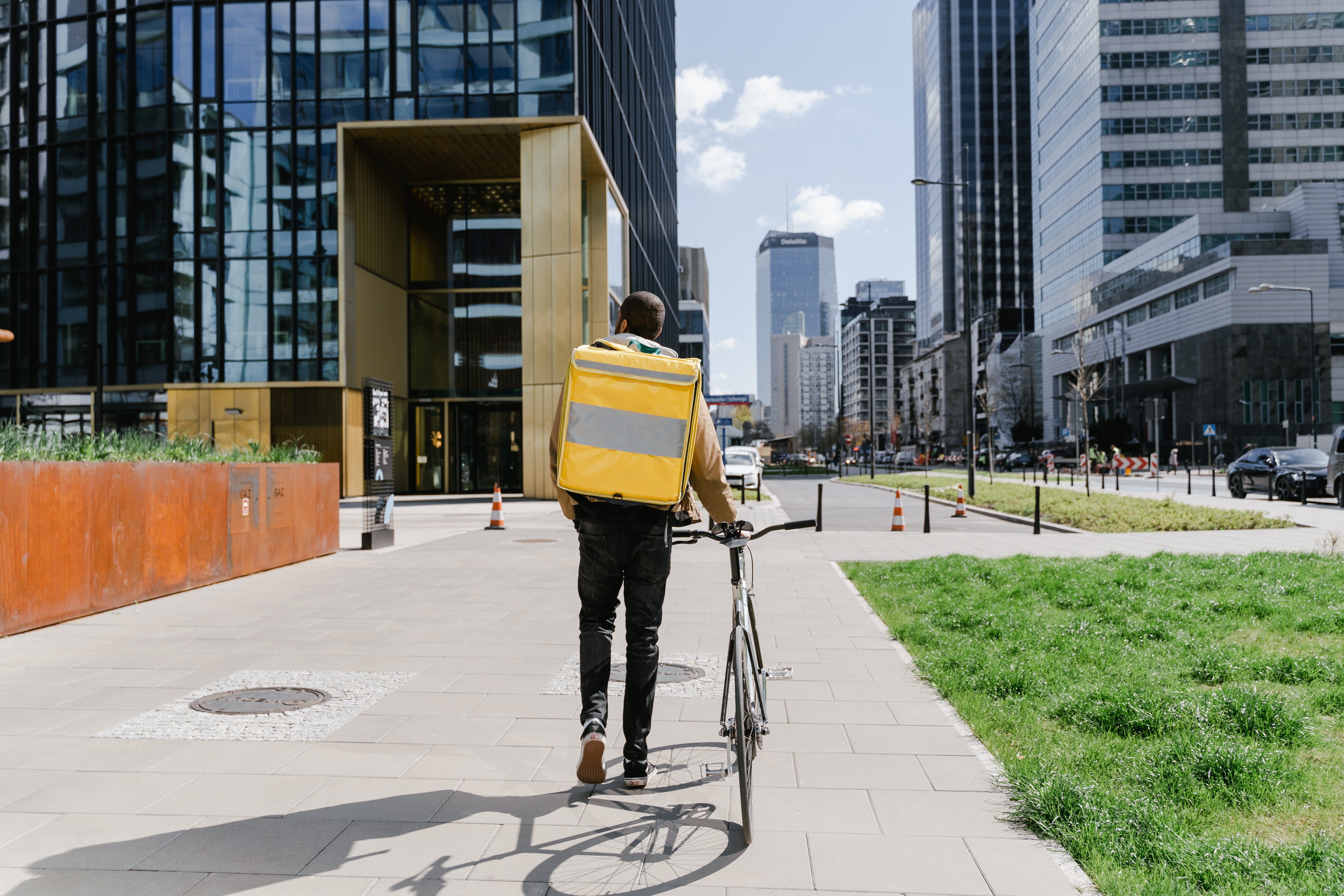 PL dos apps: governo propõe mínimo de R$ 10 por corrida e pagamento integral por rota agrupada