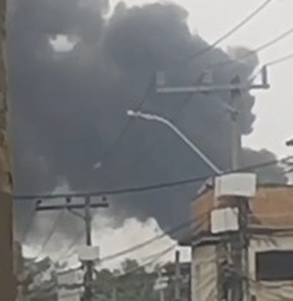 Ônibus foram incendiados em Duque de Caxias — Foto: Reprodução