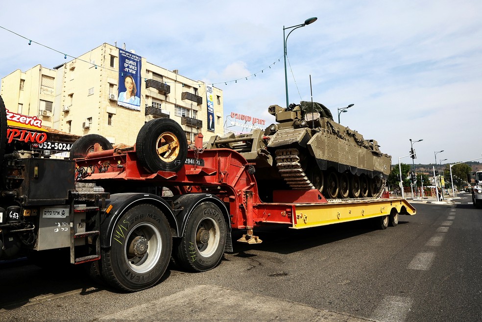 Tanque de guerra é visto em Kiryat Shmona, em 11 de outubro de 2023 — Foto: REUTERS/Lisi Niesner