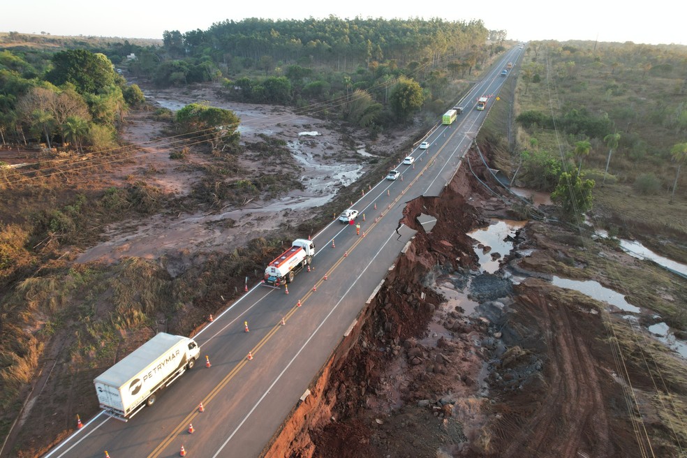 Rastro de destruição. — Foto: Reprodução