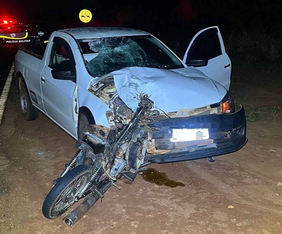 Motociclista morre após bater contra carro, em Euclides da Cunha Paulista (SP) — Foto: Polícia Rodoviária