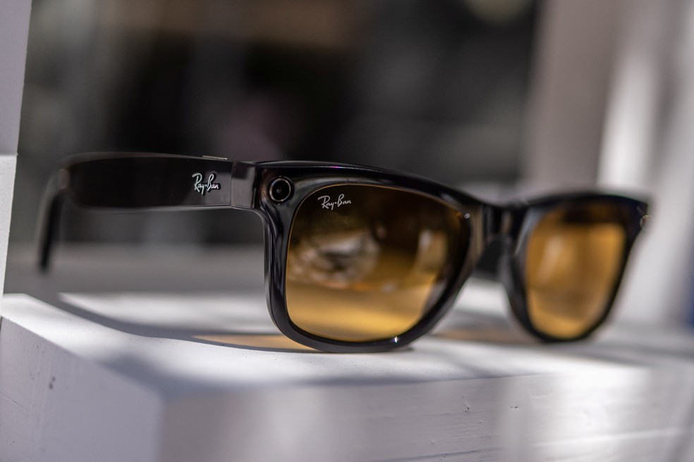 Óculos RayBan em parceria com a Meta poderão fazer transmissões ao vivo no Instagram e no Facebook — Foto: Carlos Barria/Reuters