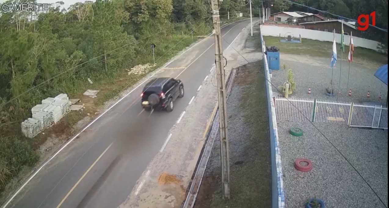 Cavalo é arrastado por carro em SC