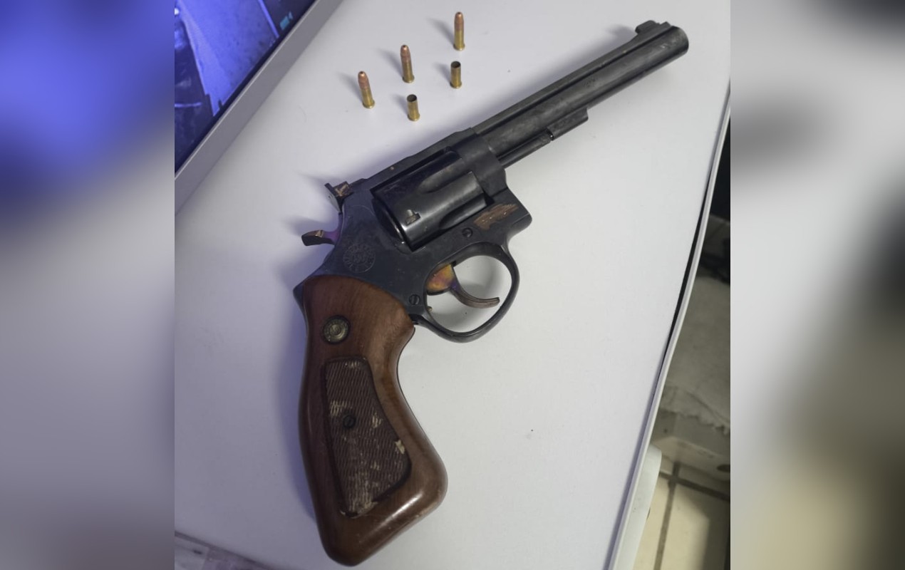 Casal é agredido durante assalto em estacionamento de supermercado em São Roque; um suspeito morreu em confronto com a PM