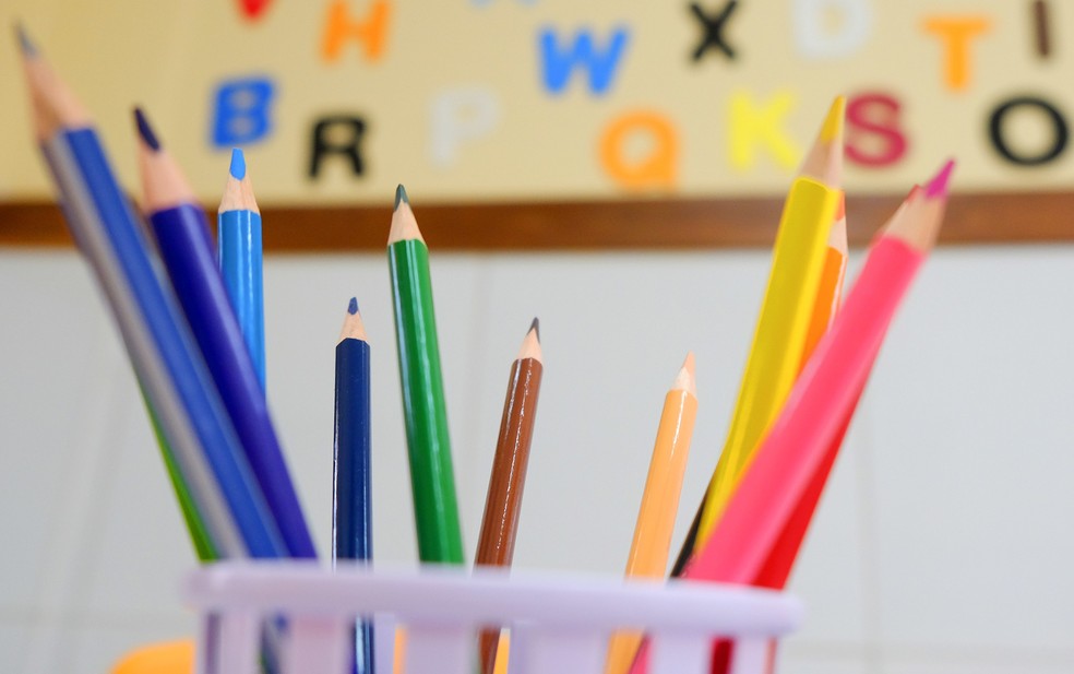 Lápis de cor, educação, Mossoró, concurso, professor — Foto: Allan Phablo