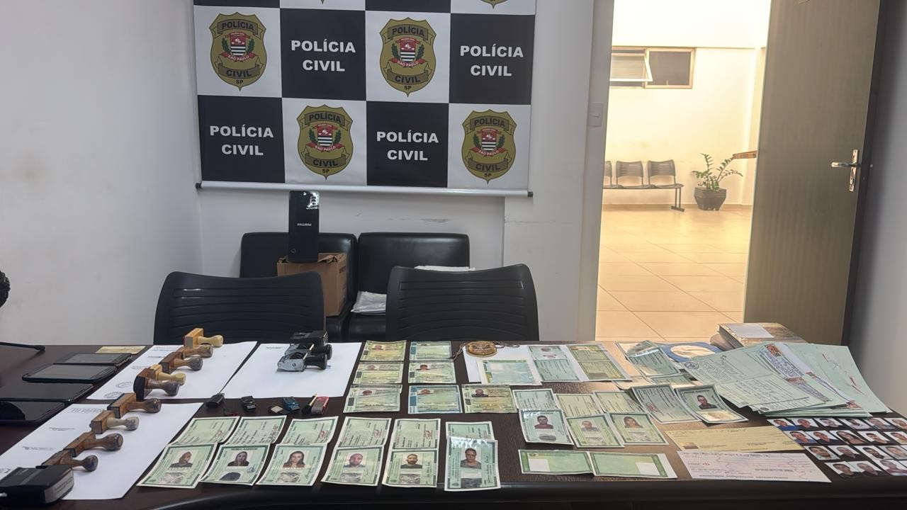 Suspeita de fraudar RGs, CNHs e decisões judiciais é presa em Campinas
