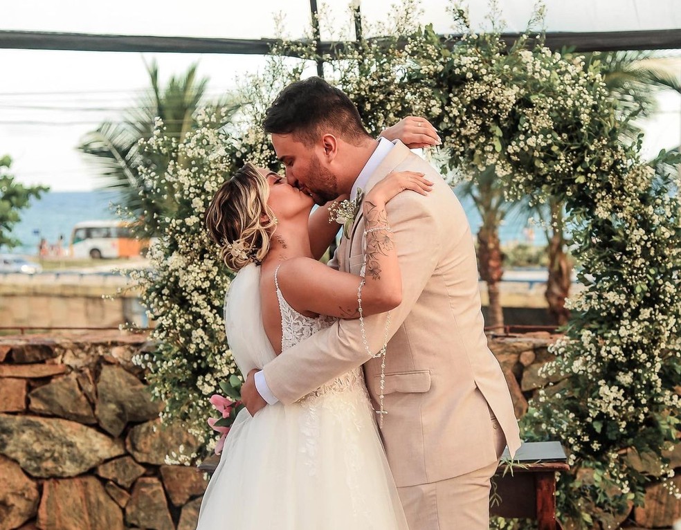 Carlos e Ariadne se casaram em 2022, em Salvador — Foto: Arquivo pessoal