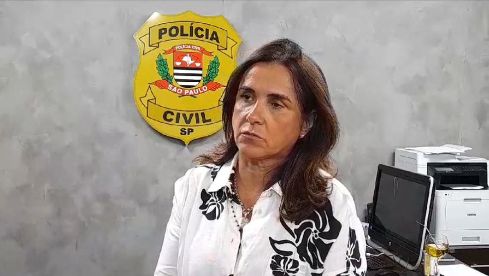 Delegada Ivalda Aleixo, do DHPP, confirma que 'bean bag' atingiu e matou são-paulino — Foto: Anderson Colombo/TV Globo