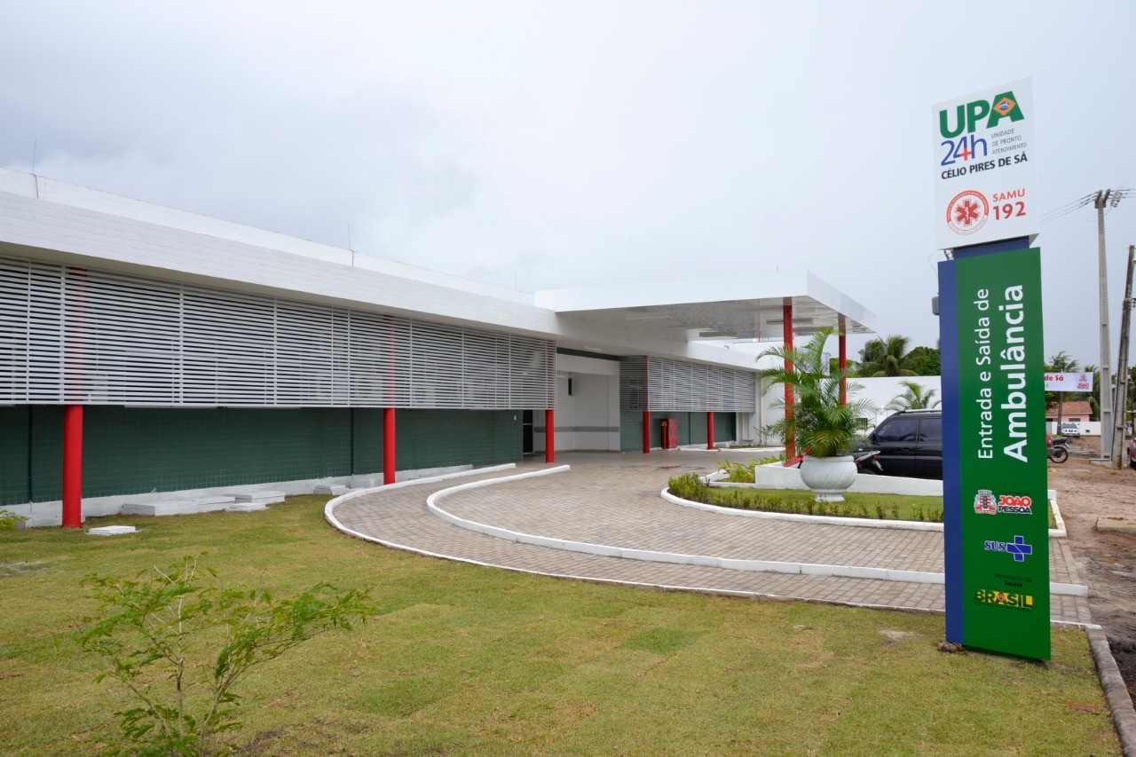 Adolescente de 13 anos é atingido por bala perdida ao sair de barbearia, em João Pessoa