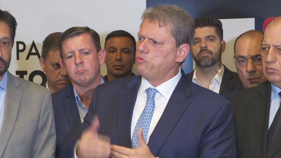 Tarcísio de Freitas em coletiva após reunião com prefeitos. — Foto: Reprodução/ TV Globo