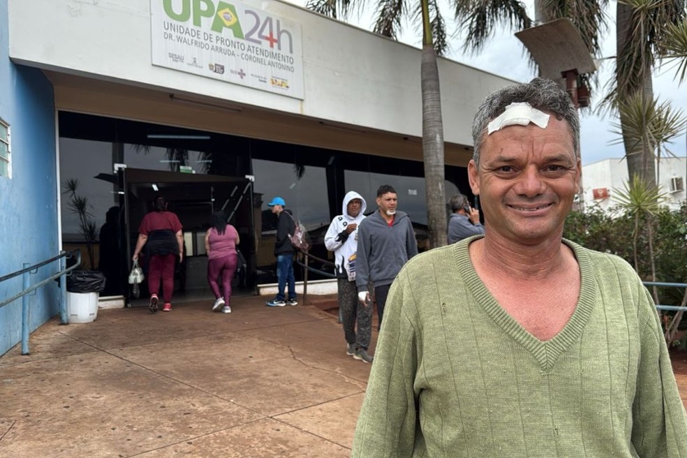 Natanel ficou ferido ao ser atingido por árvore e passa bem — Foto: Diogo Nolasco/ TV Morena