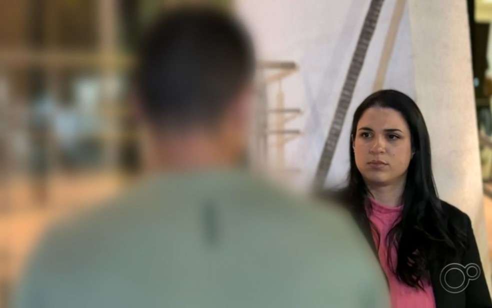 Pai da adolescente esfaqueada por estudante em escola de São José do Rio Preto (SP) em entrevista à repórter Madelyne Boer, da TV TEM — Foto: Reprodução / TV TEM
