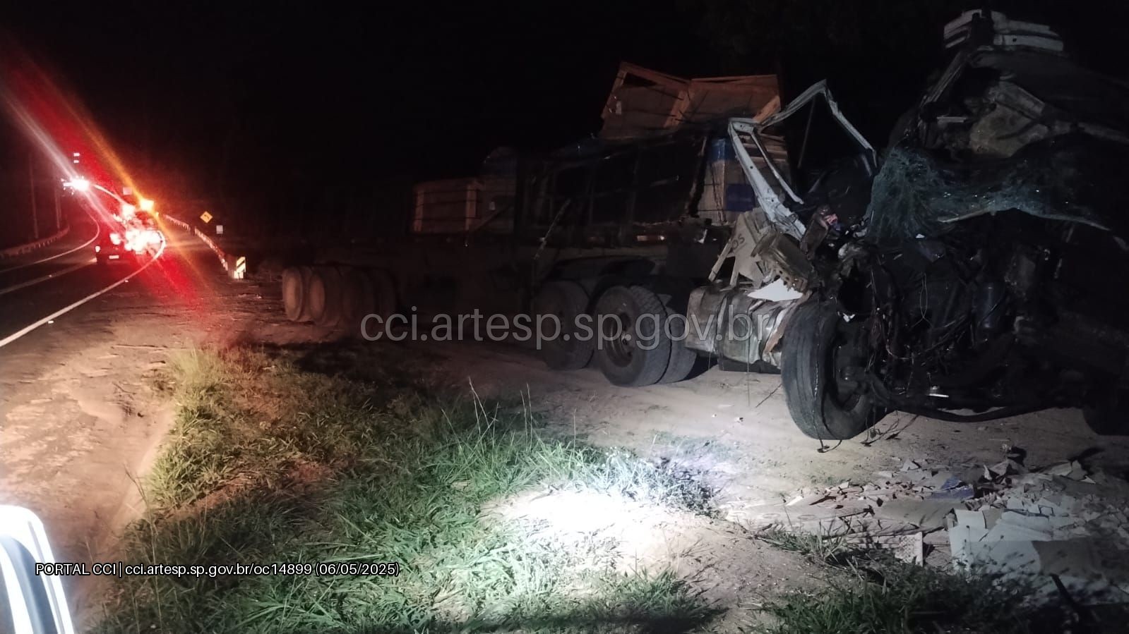 Batida entre três carretas interdita rodovia que liga Charqueada a São Pedro