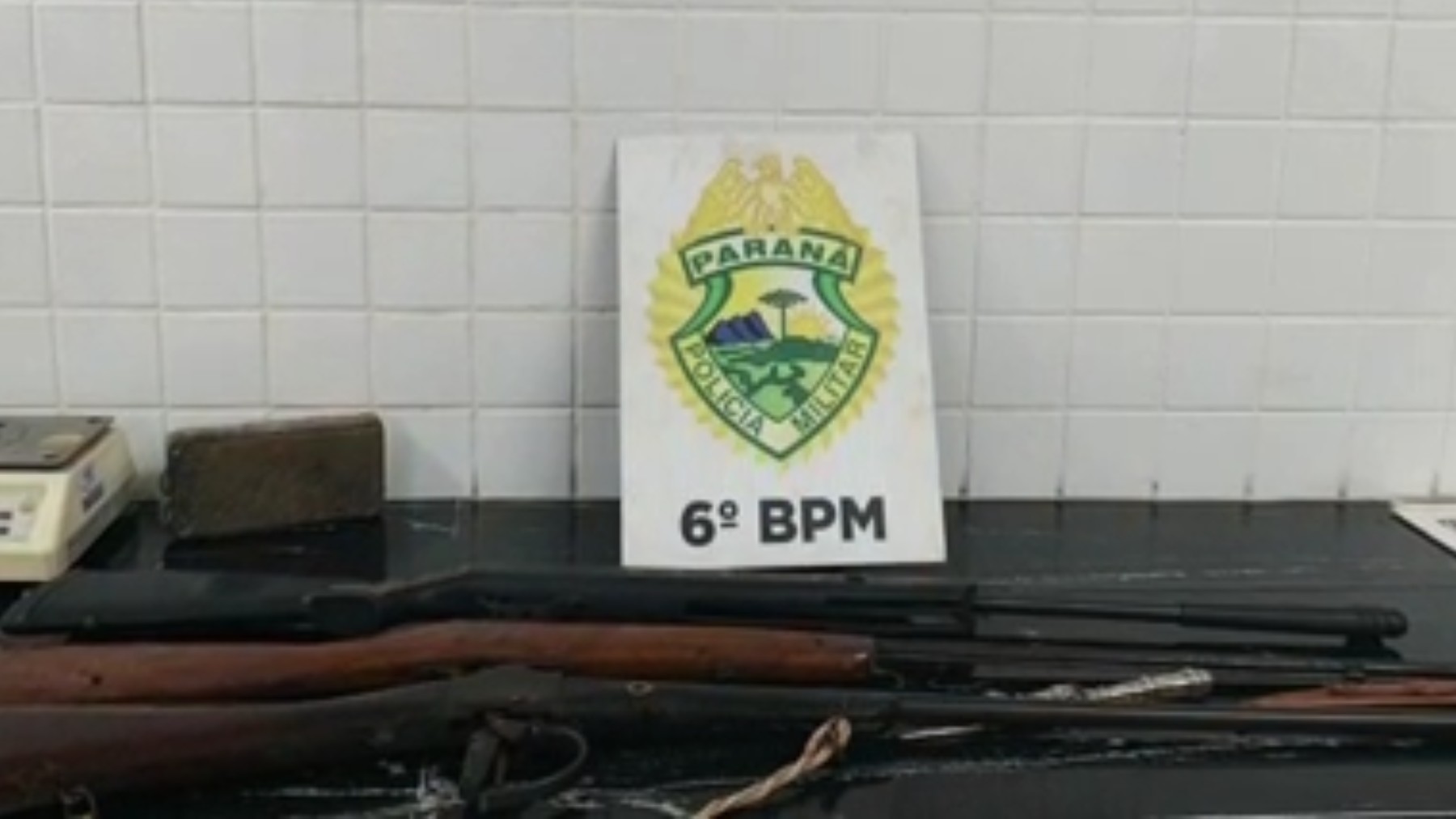 Marido é preso após manter esposa em cárcere privado, no PR, e retirar R$ 200 mil da conta dela, segundo polícia