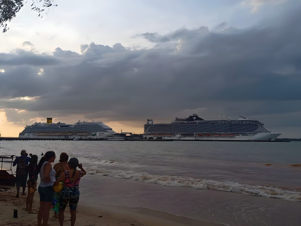 Transatlânticos da COP 30 viram cenário de ensaio de casamento e movimentam economia em Belém