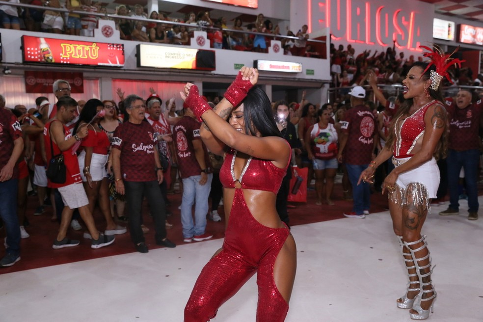 A cantora Rebecca na quadra da Acadêmicos do Salgueiro, na Zona Norte do Rio (magem de arquivo) — Foto: Anderson Borde/ AgNews
