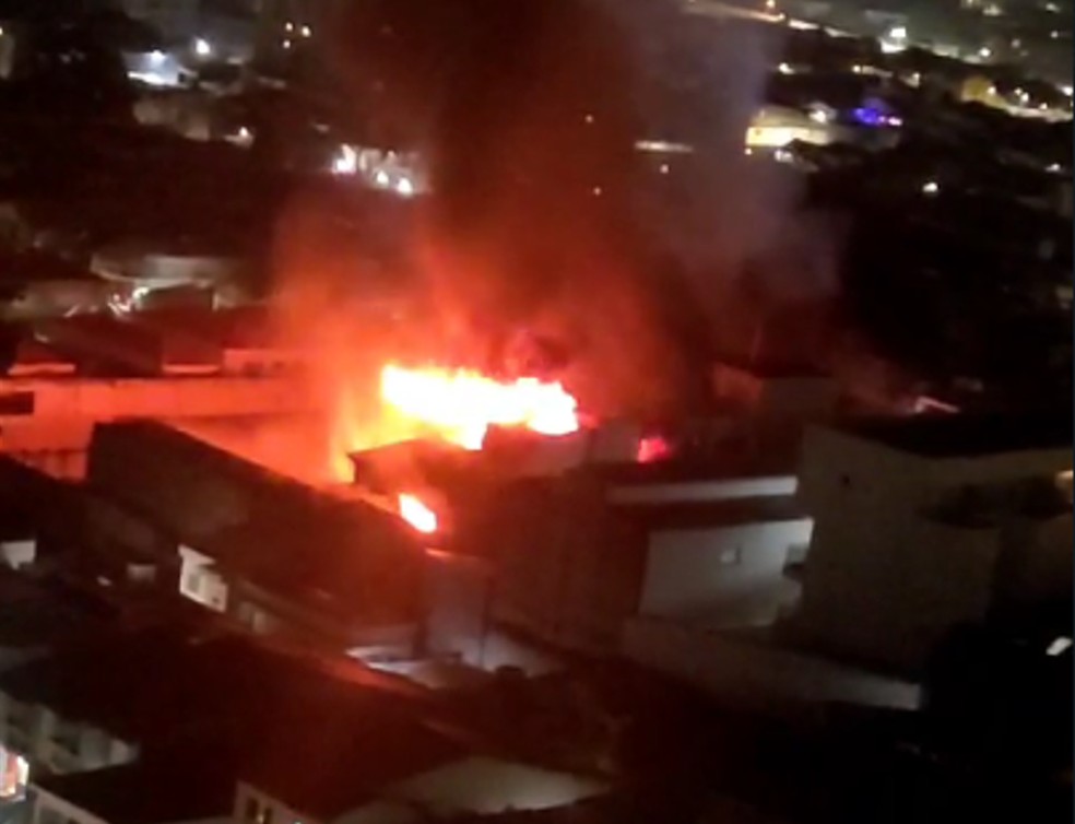 Fogo em indústria têxtil em São Paulo — Foto: Arquivo Pessoal