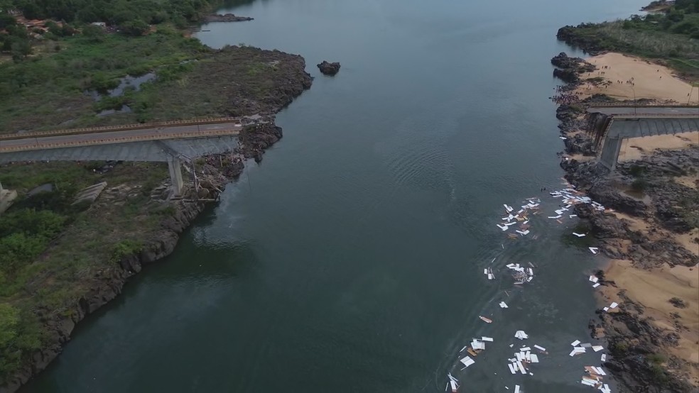 Vista aérea de ponte que desabou entre MA e TO — Foto: Reprodução/TV Globo