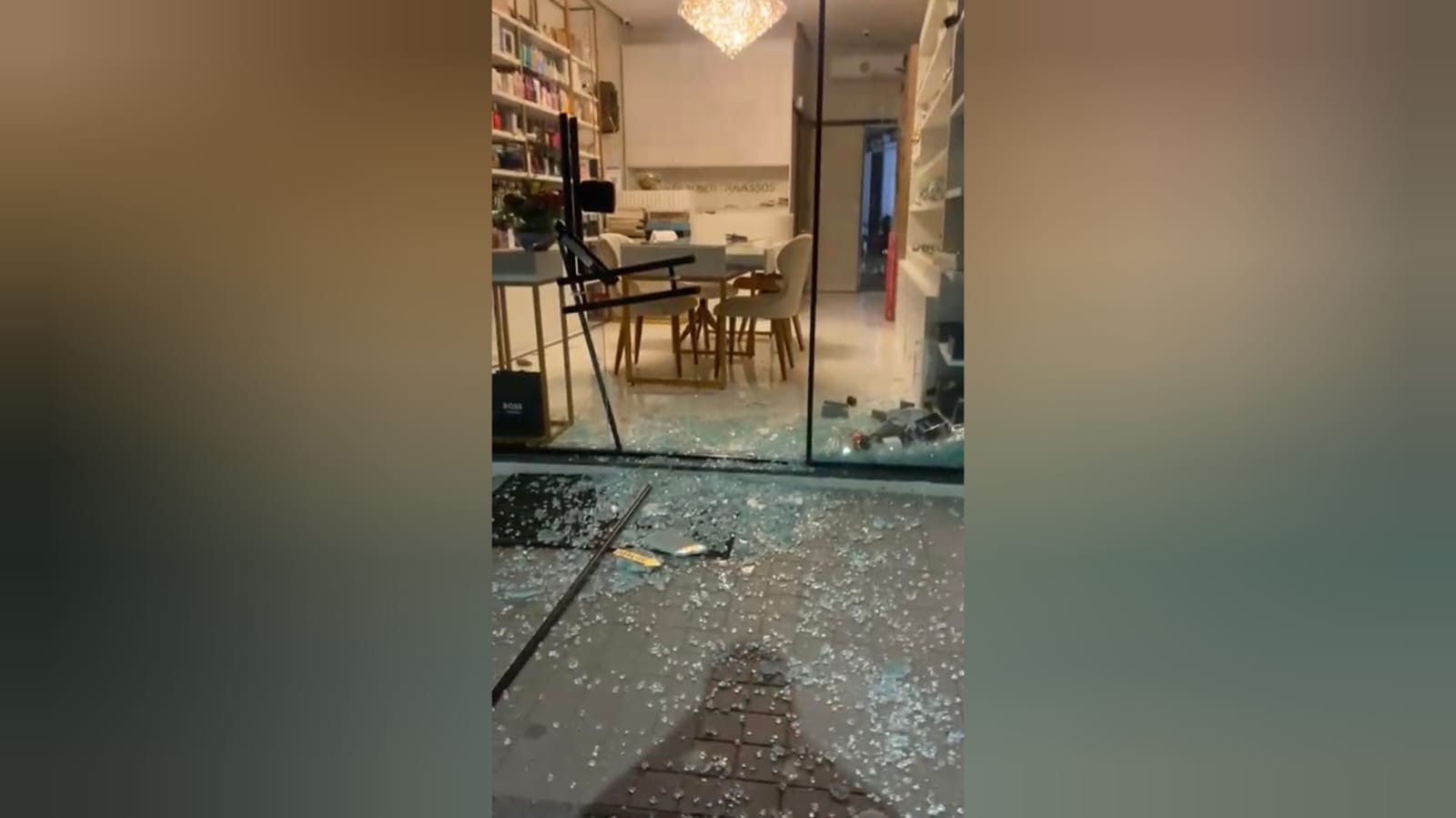 Criminosos quebram vitrine e levam mais de R$ 80 mil em joias e relógios em Santarém