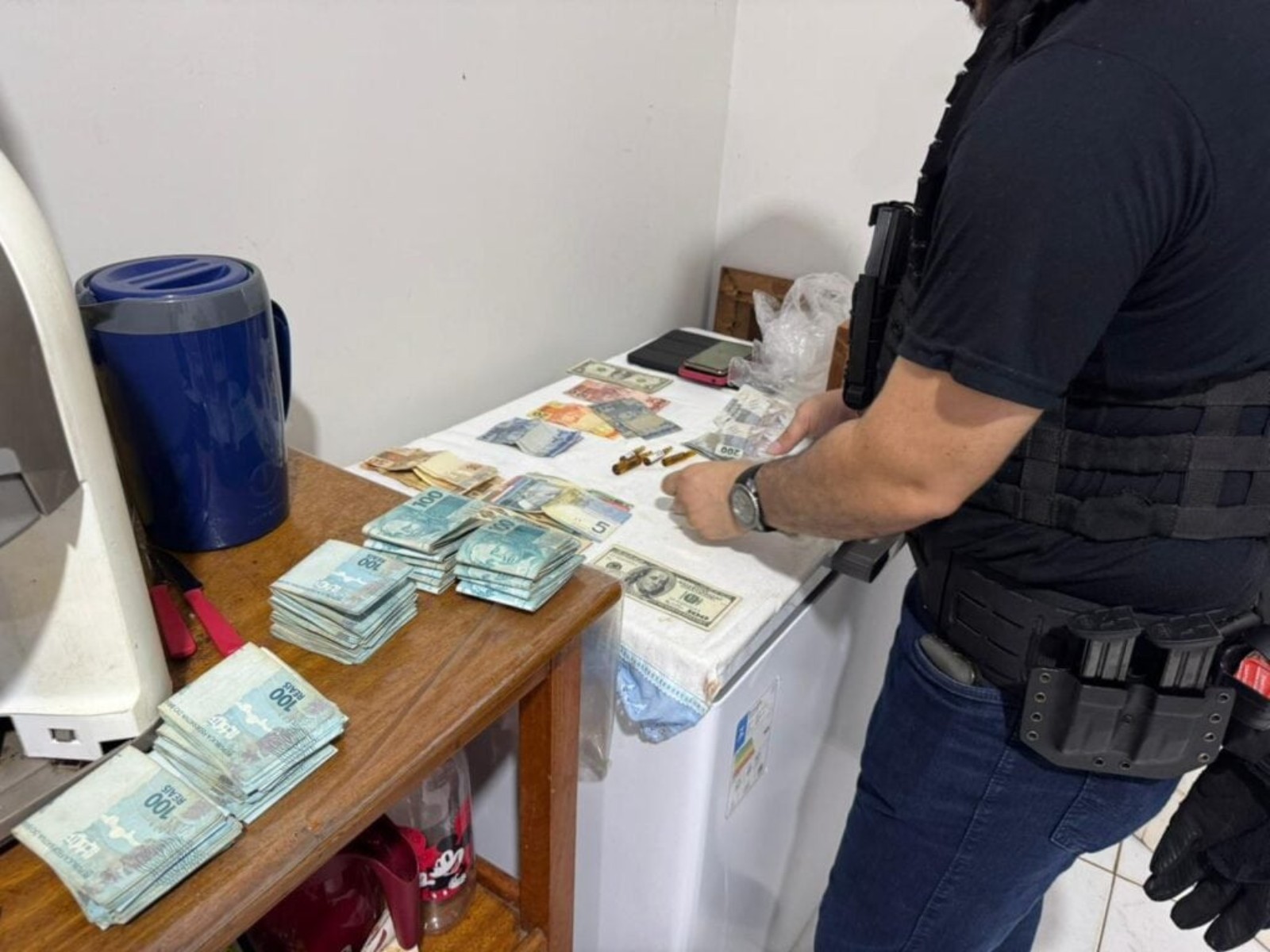 Polícia analisa celulares de suspeitos em investigação de desvio de medicamentos no AC