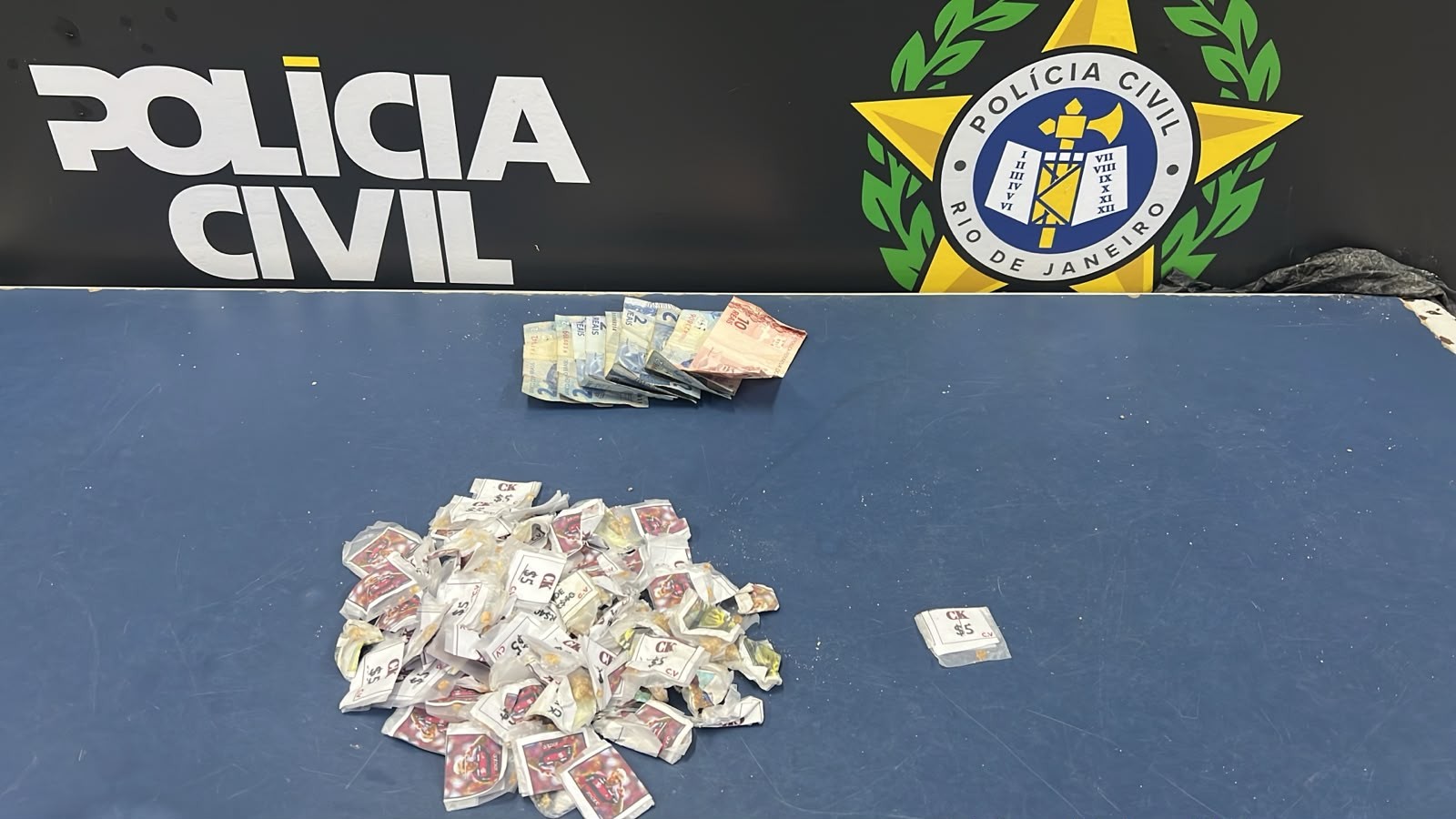 Dupla é presa em flagrante por tráfico de drogas em Angra dos Reis