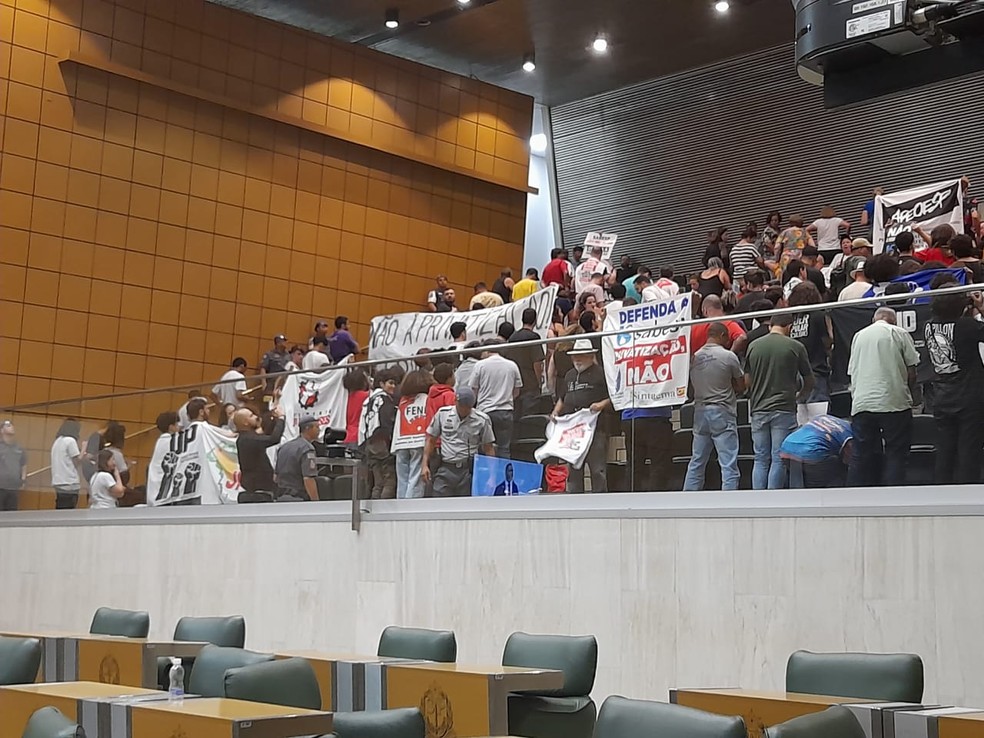 Privatização da Sabesp: deputados do PT discursam para atrasar votação