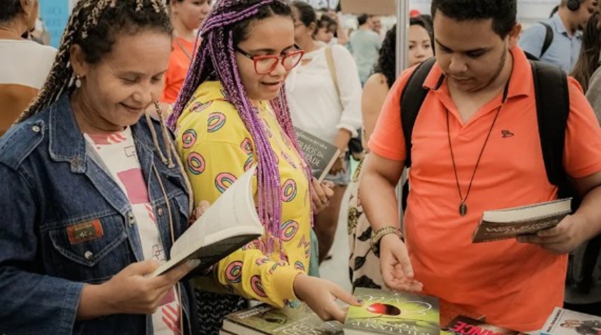 Noite das Livrarias leva eventos gratuitos para São Paulo na quinta, Dia do Livro; veja programação