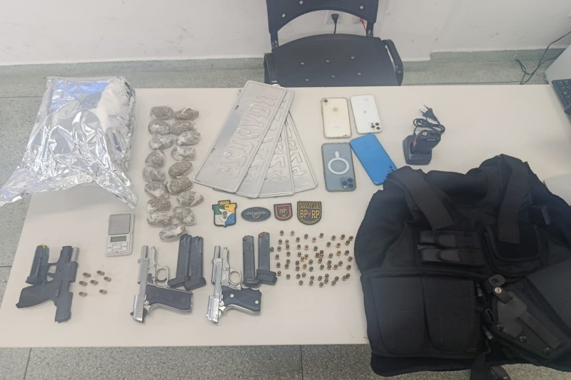 Dois homens são presos suspeitos de tráfico de drogas e porte ilegal de arma em Aracaju