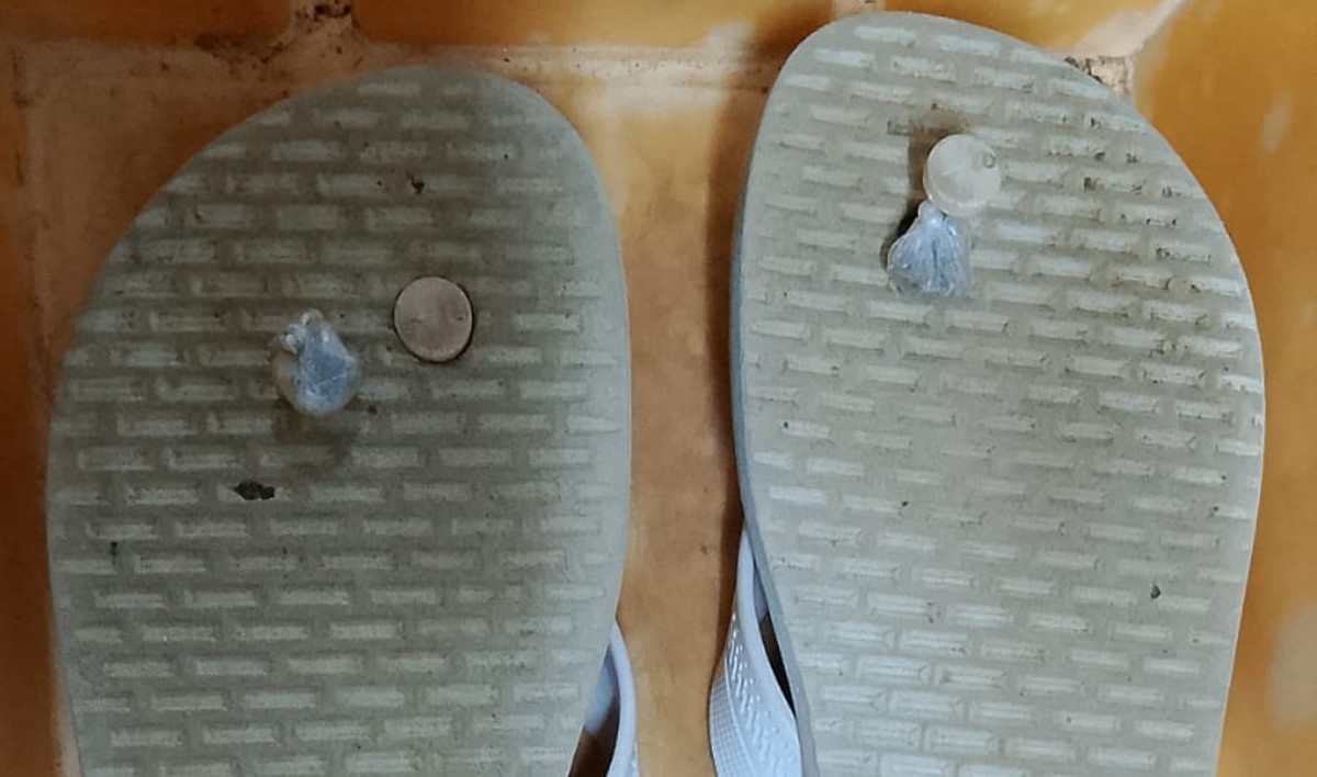 Detento sai para fazer o Enem e volta para presídio com droga escondida em chinelo