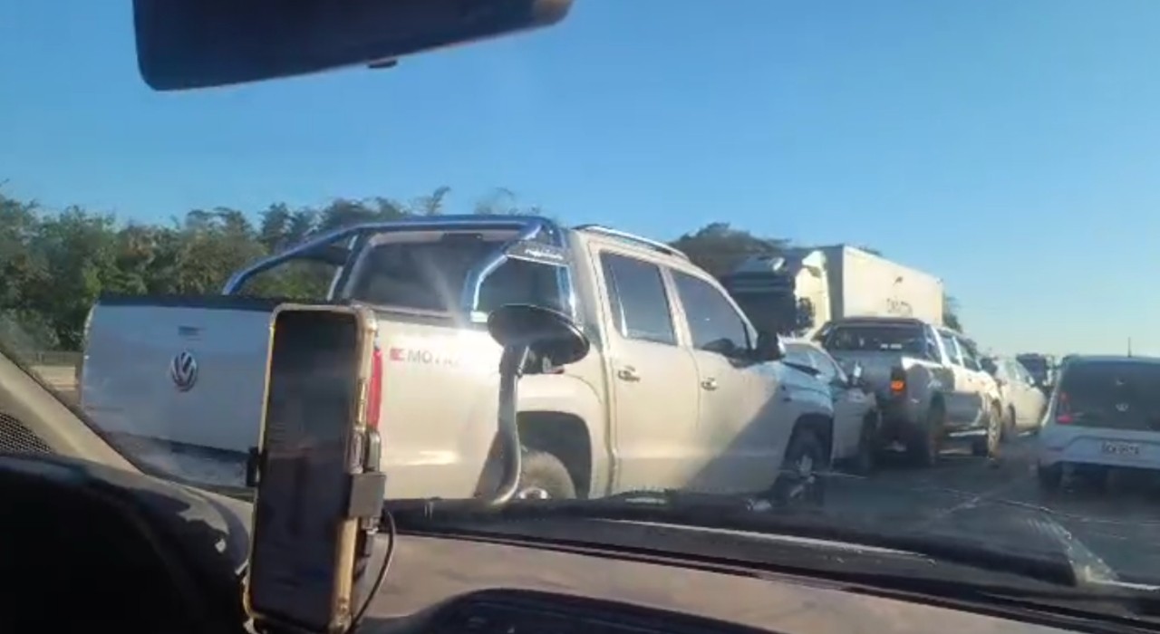 Engavetamento entre quatro veículos causa lentidão na Rodovia Raposo Tavares em Sorocaba 