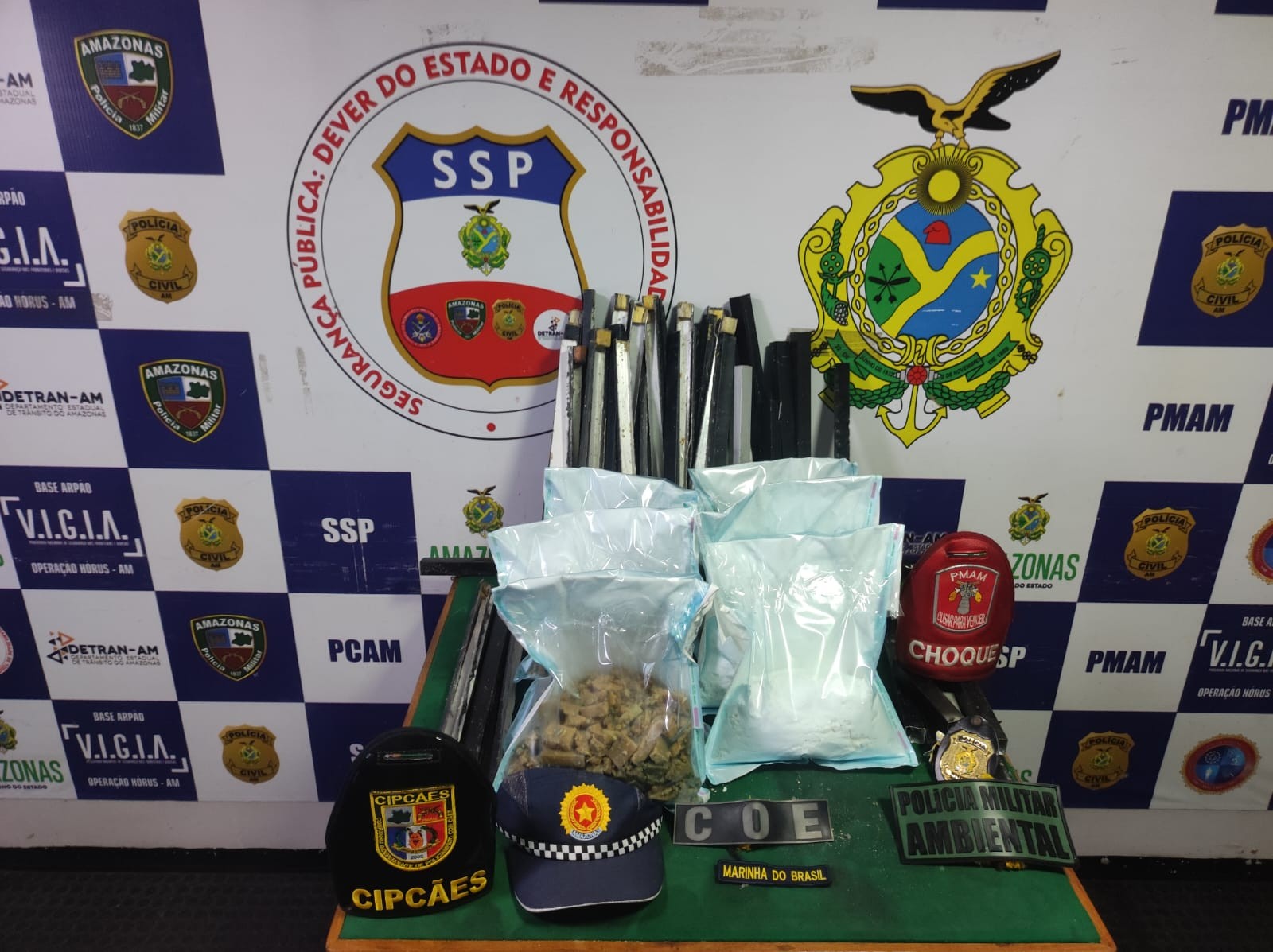 Polícia apreende cerca de 12 kg de drogas escondidos dentro de embarcação no interior do AM
